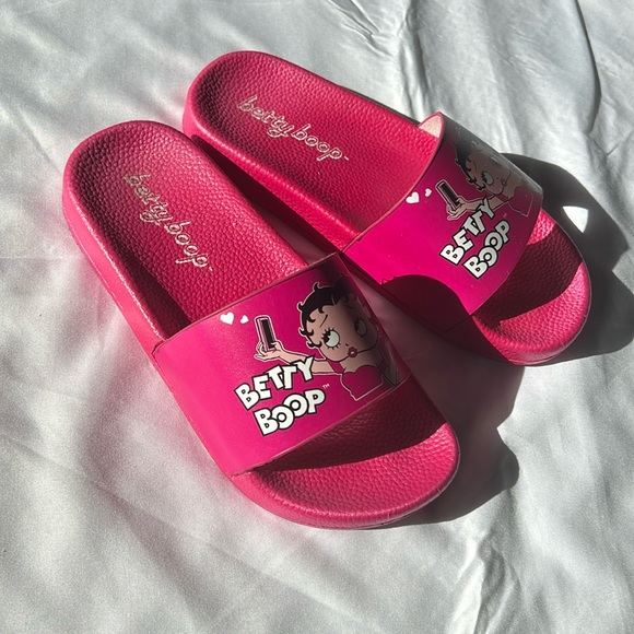 Betty Boop Pink Slides - Picture 5 of 10